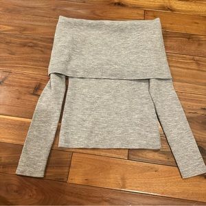 Closet clearout ‼️ Off the shoulder long sleeve sweater